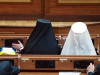 Священнослужитель - депутат  порушує закон